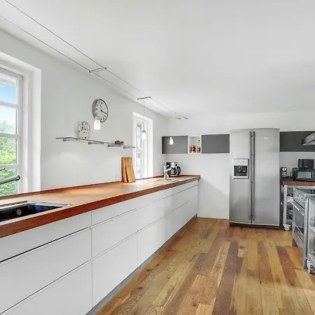 Stunning In With Kitchen Struer